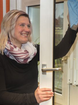 Hauswirtschaft frau kracht